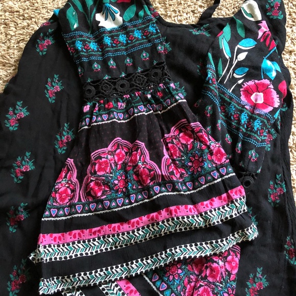 Floral design summer dress! Black and backless! - Picture 2 of 3